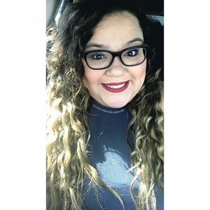 Meet your Posher, Elisa